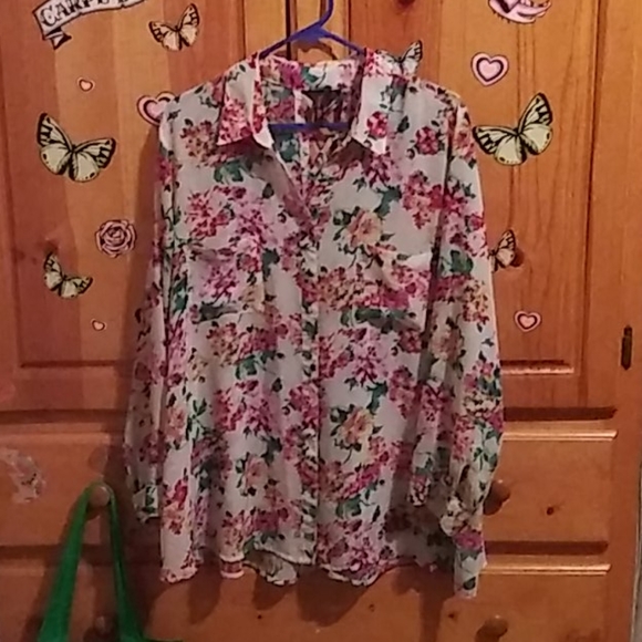 Plus size Floral blouse - Picture 1 of 5